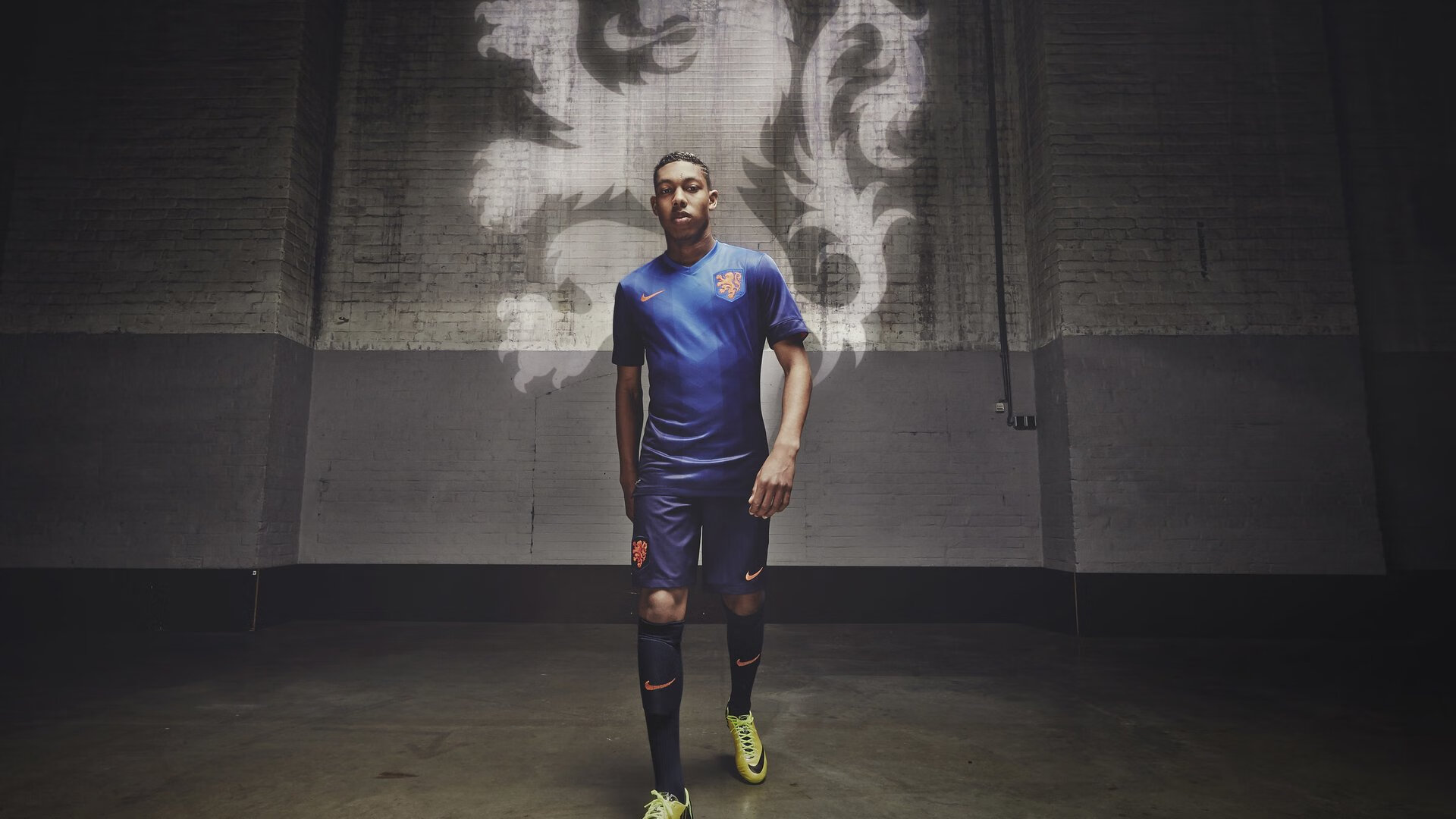 体坛巅峰对决：足球赛场热闹一幕，足球巅峰期