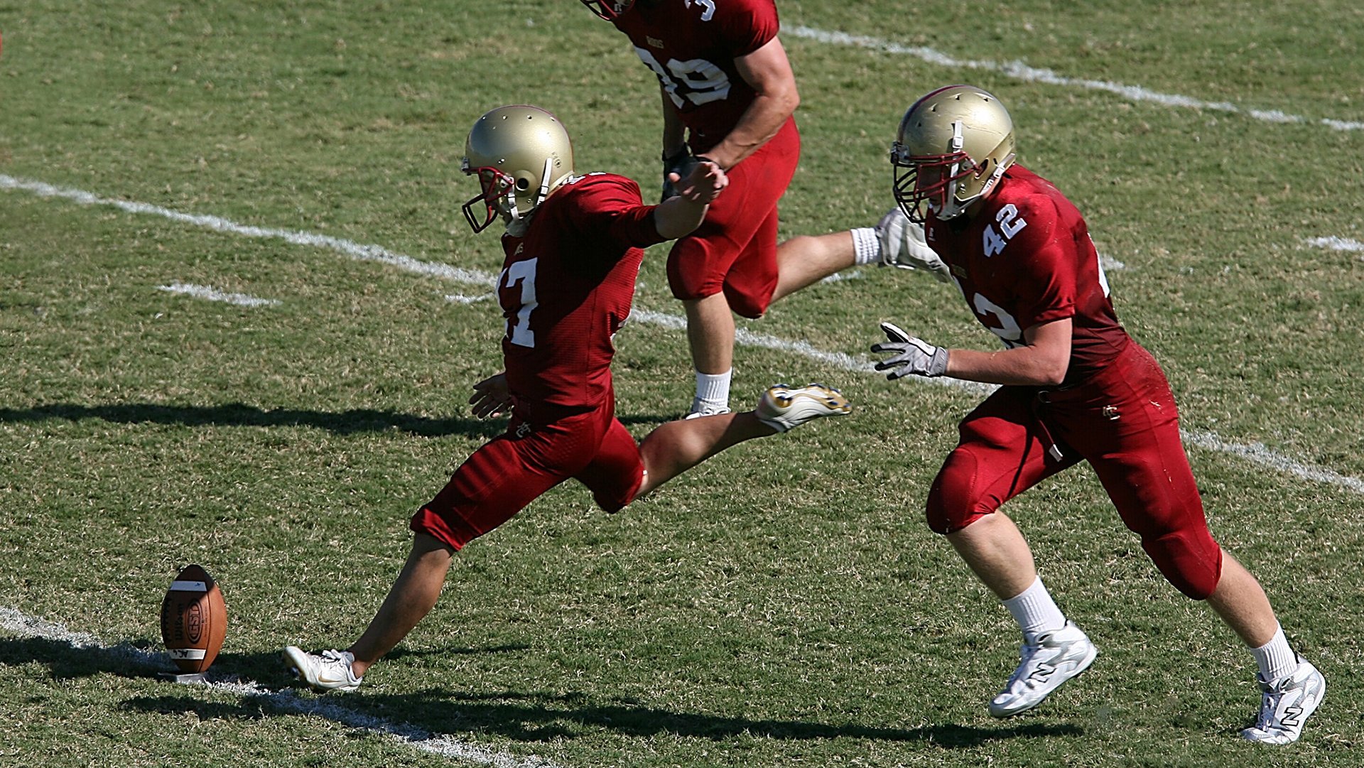 全面推进足球“智慧场馆”建设，提升硬件能力，足球场智能化解决方案